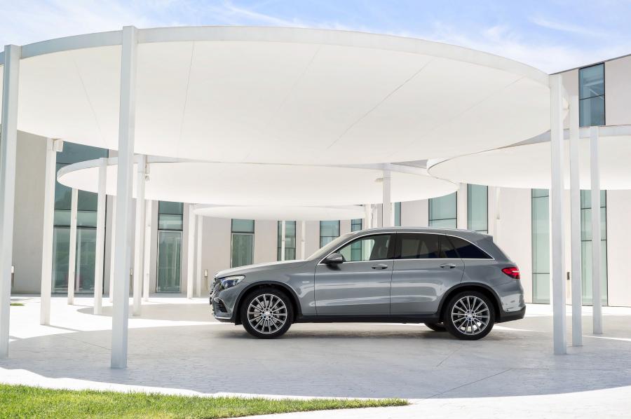  Mercedes-Benz GLC350 e 4Matic Edition 1 2015 года  (фото 15 из 34)